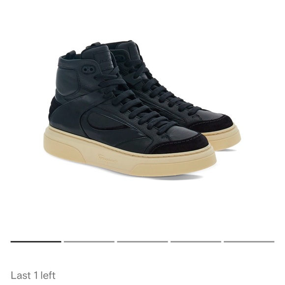 Ferragamo
logo-debossed hi-top sneakers - Picture 9 of 10